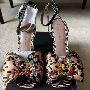Betsy Johnson Pollie Leopard Print heels brand new and never worn size 7.5
